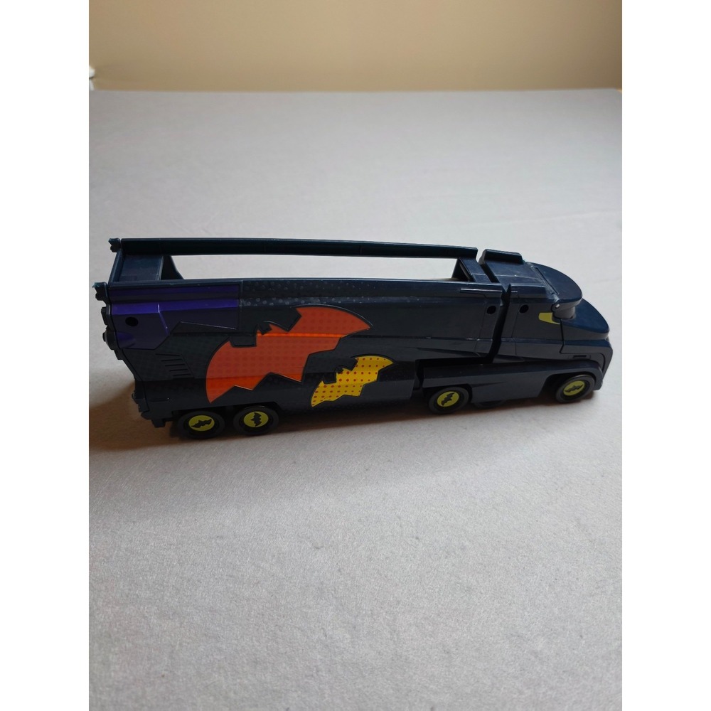 Fisher-Price DC Batwheels Toy Car Hauler  Bat-Big Rig Plastic Logo Semi Truck